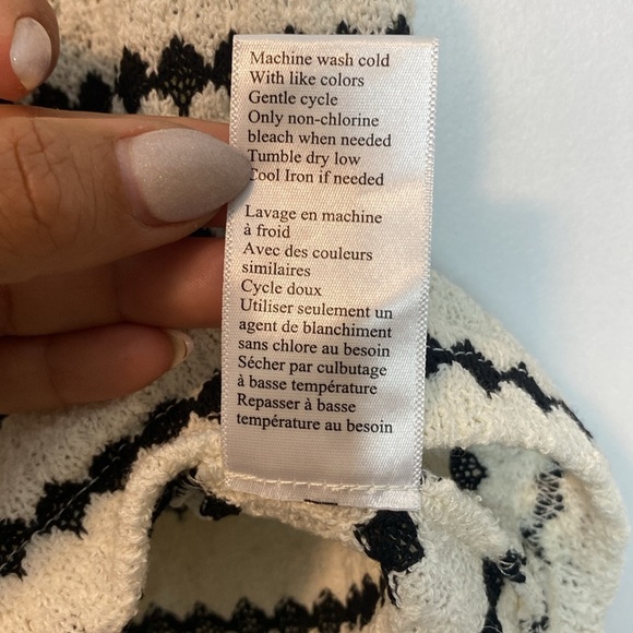 Gemma & Jane | Striped Black and White Sleeveless knit Top - med - Picture 5 of 5